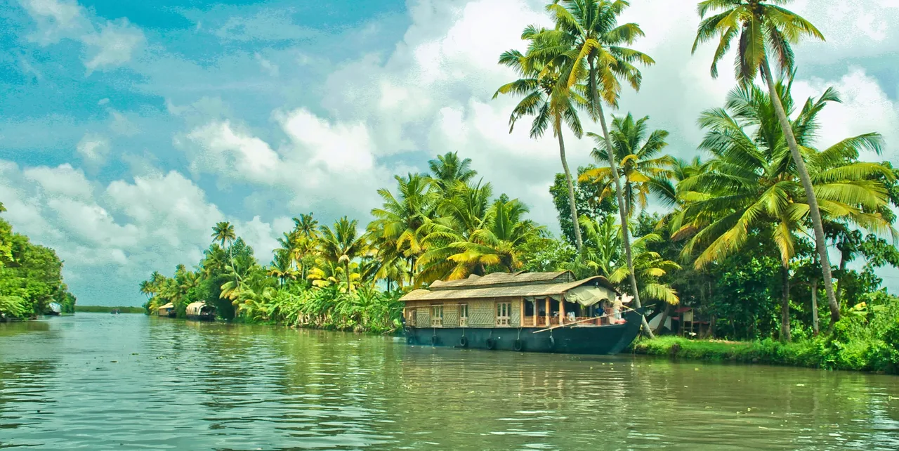 4 nights 5 days Luxurious Tropical Experience in Kerala Tour